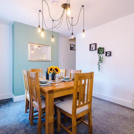 Spacious 2-Bed City-Centre Cottage In Chester By 53 Degrees Property - Ideal For Groups & Couples - Sleeps 6 Exterior photo