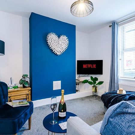 Spacious 2-Bed City-Centre Cottage In Chester By 53 Degrees Property - Ideal For Groups & Couples - Sleeps 6 Exterior photo