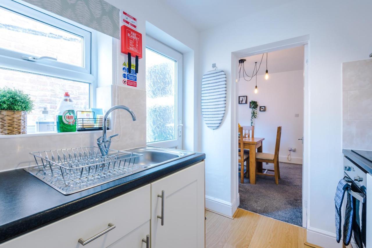 Spacious 2-Bed City-Centre Cottage In Chester By 53 Degrees Property - Ideal For Groups & Couples - Sleeps 6 Exterior photo