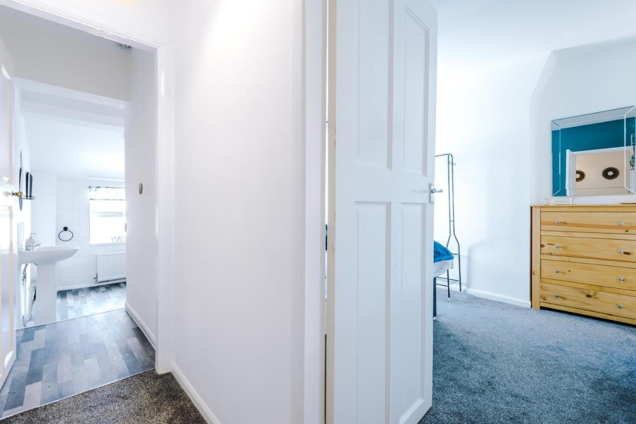 Spacious 2-Bed City-Centre Cottage In Chester By 53 Degrees Property - Ideal For Groups & Couples - Sleeps 6 Exterior photo