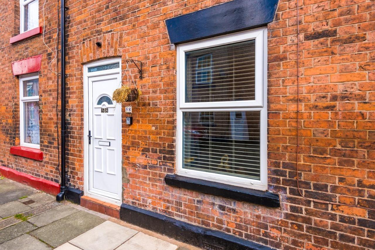Spacious 2-Bed City-Centre Cottage In Chester By 53 Degrees Property - Ideal For Groups & Couples - Sleeps 6 Exterior photo