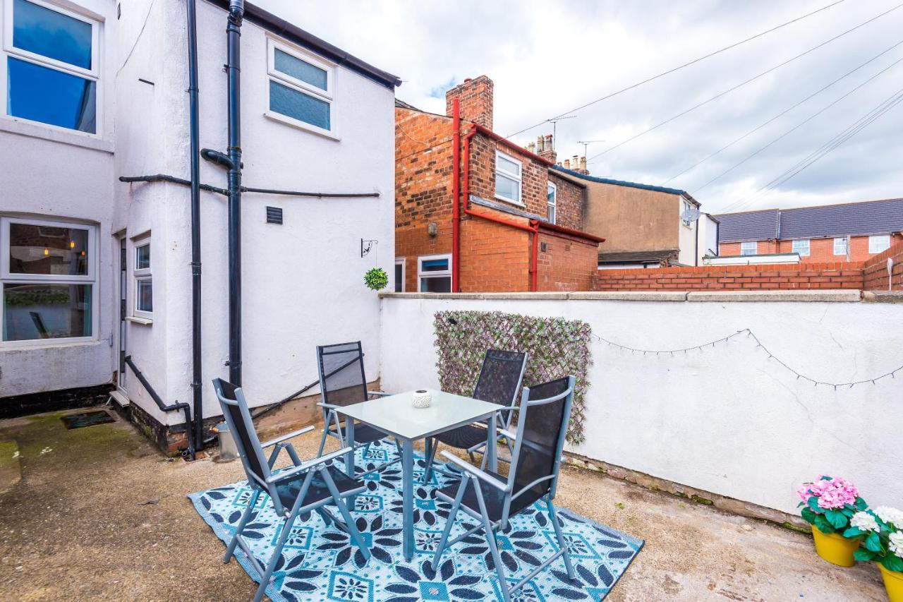 Spacious 2-Bed City-Centre Cottage In Chester By 53 Degrees Property - Ideal For Groups & Couples - Sleeps 6 Exterior photo
