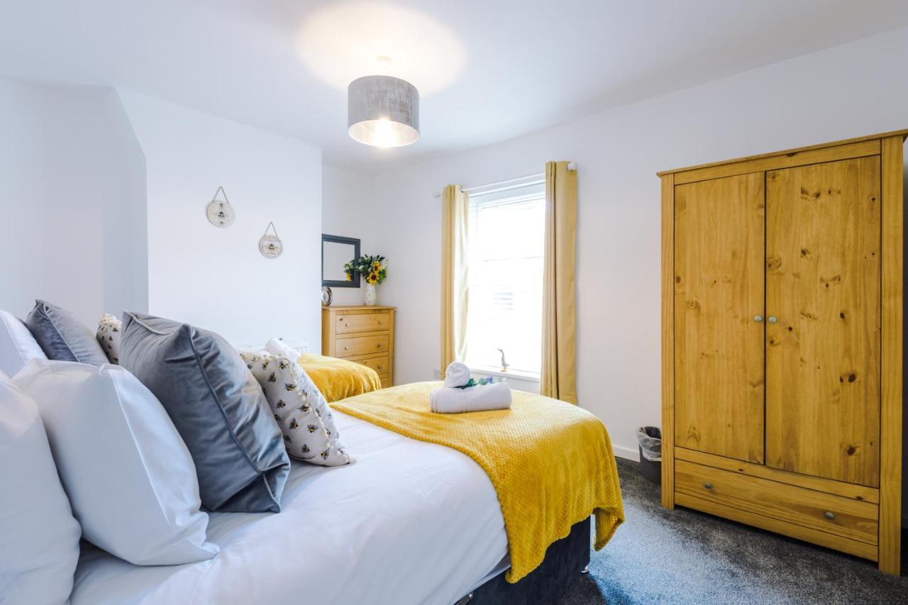 Spacious 2-Bed City-Centre Cottage In Chester By 53 Degrees Property - Ideal For Groups & Couples - Sleeps 6 Exterior photo