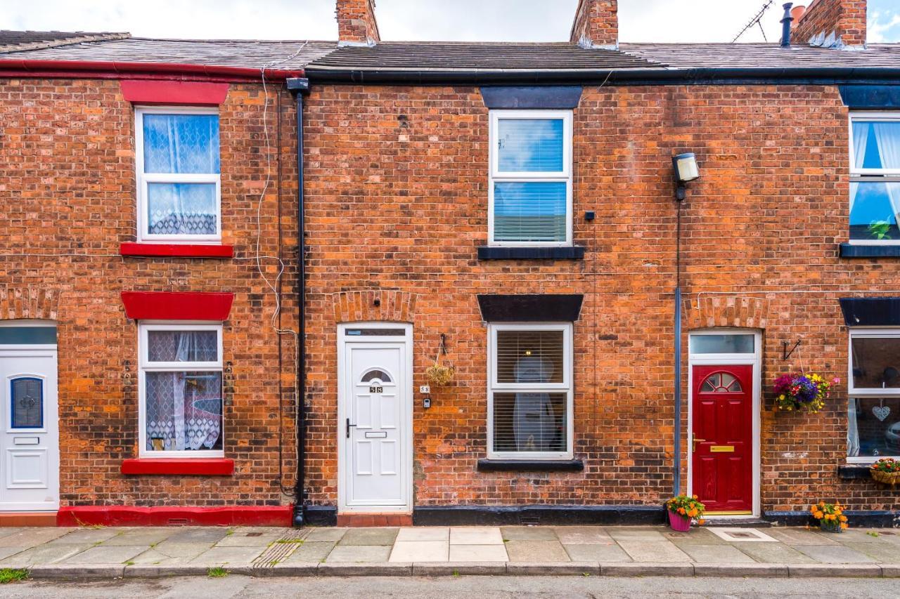 Spacious 2-Bed City-Centre Cottage In Chester By 53 Degrees Property - Ideal For Groups & Couples - Sleeps 6 Exterior photo