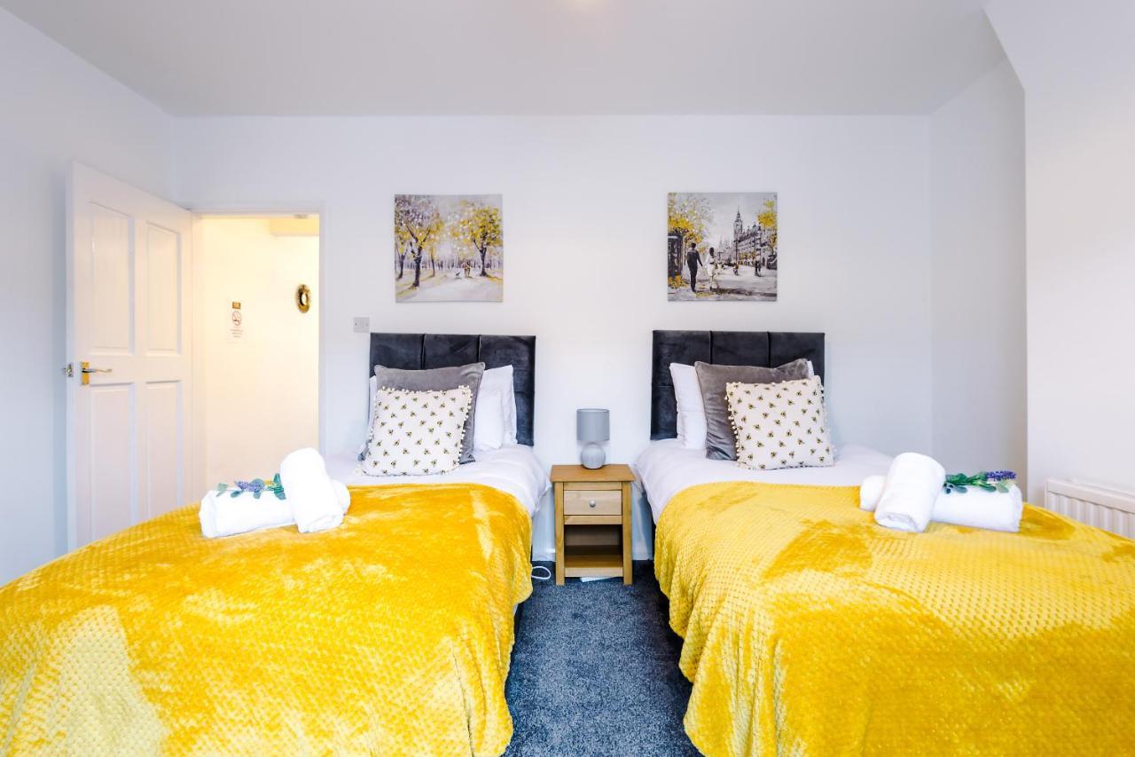 Spacious 2-Bed City-Centre Cottage In Chester By 53 Degrees Property - Ideal For Groups & Couples - Sleeps 6 Exterior photo